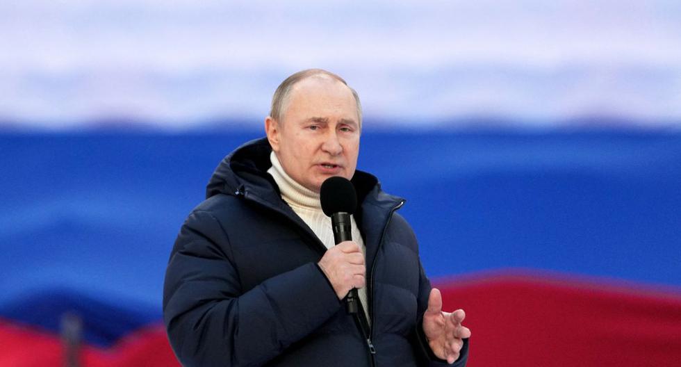 El presidente de Rusia, Vladimir Putin, pronuncia un discurso por el octavo aniversario de la anexión de Crimea en el estadio Luzhniki de Moscú el 18 de marzo del 2022. (Alexander VILF / POOL / AFP).