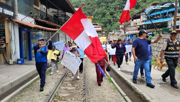 Las manifestaciones en Machu Picchu Pueblo continúan y los servicios de tren han sido interrumpidos hasta nuevo aviso. (Foto: Melissa Valdivia)