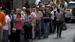 Venezuela: Largas colas y peleas por escasez de productos