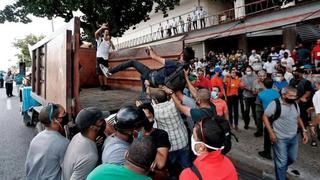“Me lanzaron a un camión de basura”: el testimonio de un artista arrestado en las protestas de Cuba