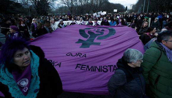 Varios miles de personas se manifiestan por las calles de Pamplona, convocadas por el Movimiento Feminista, para denunciar situaciones como las que se viven en el ámbito de los cuidados y reivindicar derechos | Foto: EFE/ Jesús Diges