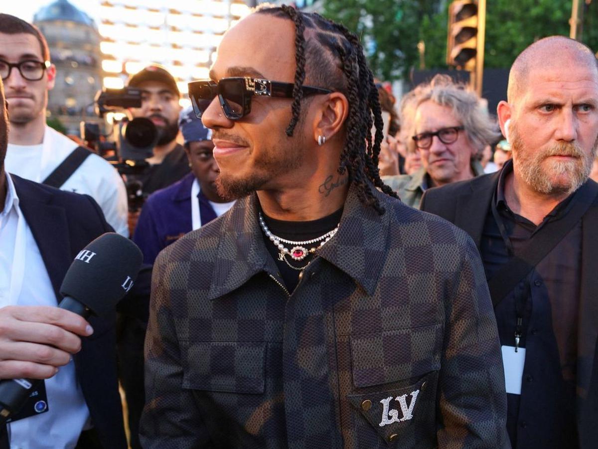 Pharrell Williams en el desfile de Louis Vuitton y el look que podría  adelantar lo que va a hacer él en la marca