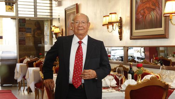 Don Eladio Espinoza Espinoza llegó de Áncash a Lima, estudió contabilidad e inició una vida de empresario gastronómico liderando el restaurante San Isidro, que luego pasó a llamarse Chez Eladio, un clásico para disfrutar los camarones. (Foto: El Comercio)