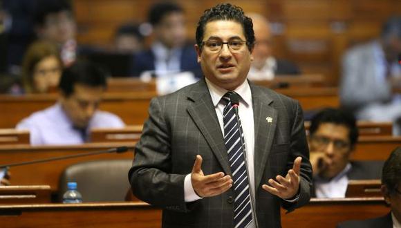 Congresista Salvador Heresi dijo que es lamentable &quot;comprobar&quot; que todos los gobiernos posteriores al fujimorismo est&eacute;n vinculados a la corrupci&oacute;n. (Foto: Congreso)