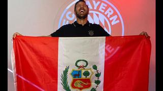Claudio Pizarro posó con la bandera del Perú tras ser nombrado embajador del Bayern Múnich | FOTO