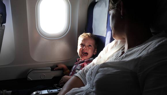 Aerolínea crea una zona prohibida para niños en sus aviones