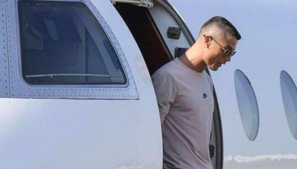 Cristiano Ronaldo llega a Italia en avión ambulancia para seguir aislamiento en Italia.