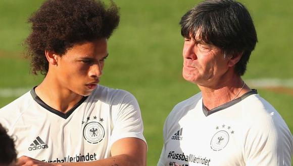 El entrenador de Alemania sorprendió a todos los aficionados teutones al dejar de lado a Leroy Sané para Rusia 2018. Aunque suene inverosímil, existe una razón concreta para tamaña decisión. (Foto: AFP)