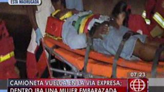 Embarazada quedó herida tras vuelco de camioneta en Vía Expresa