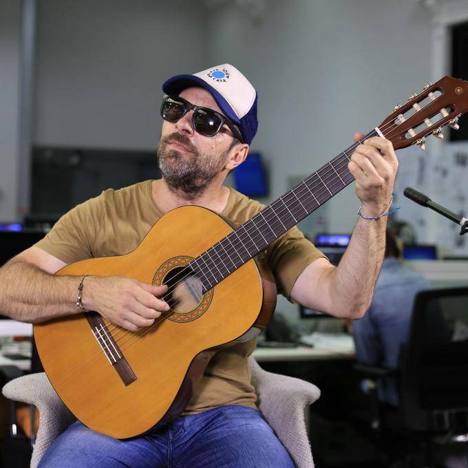 Kevin Johansen lo cuenta todo sobre su disco “Tú ve”, la posibilidad de cantar reggaetón y recuerda su primera banda 