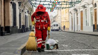 Arequipa: trabajadores de limpieza recogieron 100 toneladas de basura de calles del Cercado tras Año Nuevo