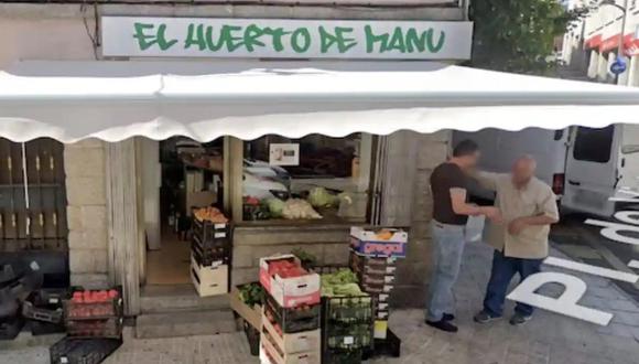 Una imagen de Google Maps muestra a un hombre con las características de Gammino, a la derecha, parado frente a una tienda. (Google Maps).