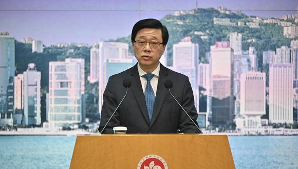 El presidente ejecutivo de Hong Kong, John Lee, habla durante su conferencia de prensa semanal en la sede del gobierno en Hong Kong el 30 de mayo de 2023. (Foto de Peter PARKS / AFP)