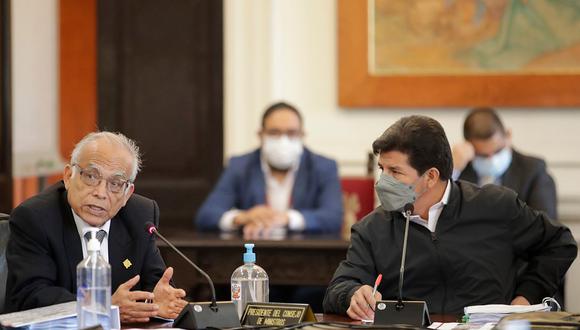 Pedro Castillo estuvo acompañado por Aníbal Torres en la reunión con dirigentes de Lima Metropolitana y de organizaciones sociales del Perú en Palacio de Gobierno. (Foto: Difusión)