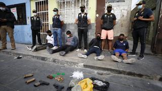 La Victoria: capturan a cinco presuntos raqueteros y les encuentran armas de uso militar