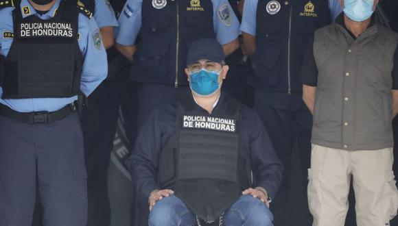 El expresidente hondureño Juan Orlando Hernández en la dirección de las Fuerzas Especiales tras su captura en Tegucigalpa.