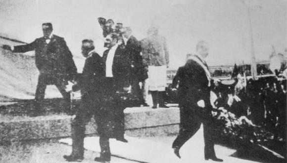 El presidente José Pardo y el general Roque Sáenz Peña en un instante previo al develamiento del monumento a Bolognesi en noviembre de 1905. (Foto: Archivo Histórico El Comercio)