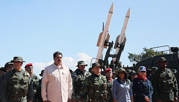 El presidente Nicolás Maduro, durante ejercicios militares en Fort Guaicaipuro, en el estado de Miranda, Venezuela. (Foto: AFP)