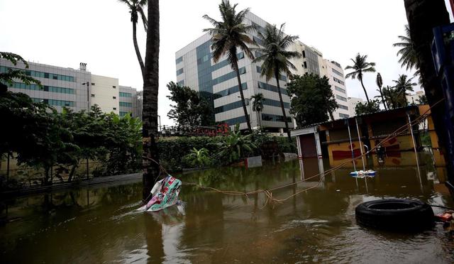 Según el Departamento Meteorológico de India (IMD), es probable que Bangalore reciba fuertes lluvias, en vista de un clima depresión sobre el Golfo de Bengala. (Foto: EFE/EPA/JAGADEESH NV)