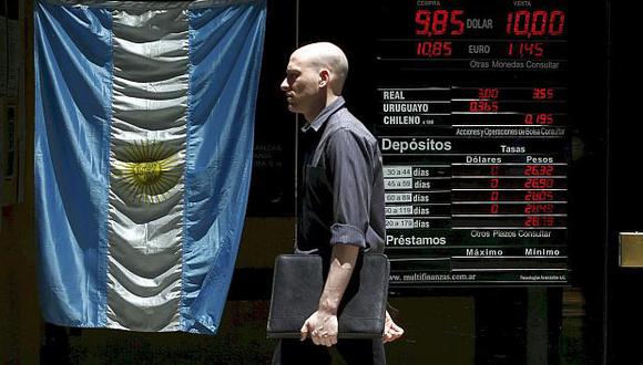 El peso argentino ha perdido el 50% de su valor frente al dólar en lo que va del año. (Foto: Reuters)
