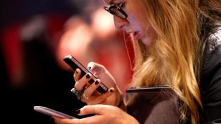 Cuello de texto, el mal que sufren los adictos a la tecnología