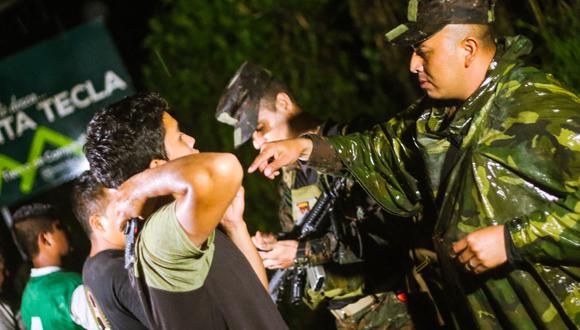 Miembros del ejército durante una operación para capturar a miembros de la pandilla MS-13 en Comasagua, El Salvador, el 1 de octubre de 2022. (Foto de LA OFICINA DE PRENSA DE LA PRESIDENCIA DE EL SALVADOR / AFP)