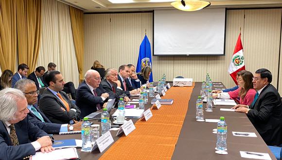 Congresistas de APP se reúnen con misión de la OEA. Participan Lady Camones, presidenta de la Subcomisión de Acusaciones Constitucionales, así como Eduardo Salhuana y Alejandro Soto.