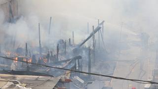 Bomberos atendieron más de 70 incendios en Lima y Callao durante las primeras horas del 2020