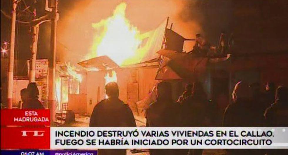Los vecinos ayudaron a los bomberos. (Foto: Captura/América Noticias)