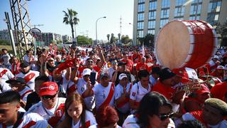 El detalle del banderazo de los hinchas a la Selección Peruana en Barcelona | FOTOS