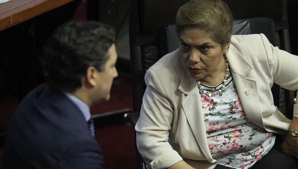 La vocera alterna de Fuerza Popular, Luz Salgado, dijo que Daniel Salaverry estuvo contactando a varios congresistas para pedir que no respalden la censura. (Foto: GEC)