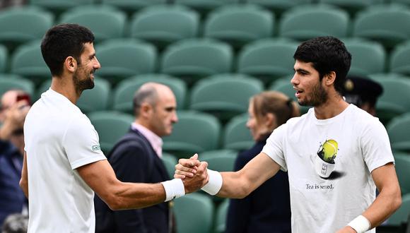 Alcaraz vs. Djokovic se enfrentarán por la final de Wimbledon 2023. Mira los horarios y canales para ver el partido.