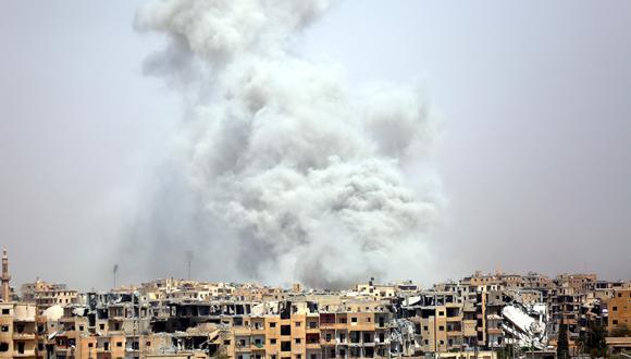 Según el Observatorio sirio de derechos humanos, las fuerzas de la coalición internacional lanzaron "más de 14 misiles" contra una caravana de las fuerzas del régimen de Bashar al Asad. (Referencial AFP)