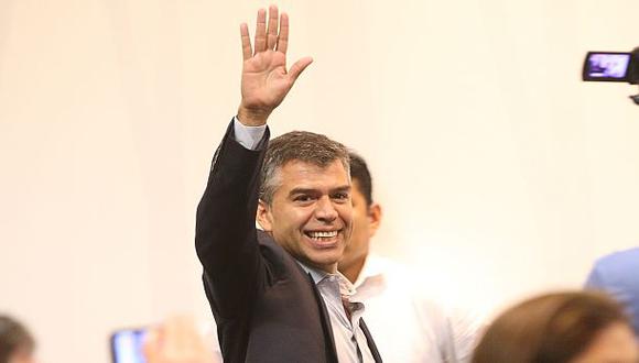 Julio Guzmán respalda propuesta de reducir firmas para partidos