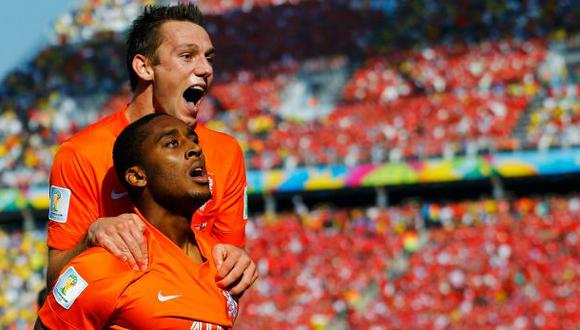 Holanda ganó 2-0 a Chile y es líder del grupo B