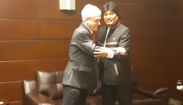 Los presidentes Sebastián Piñera, de Chile, y Evo Morales, de Bolivia, sostuvieron una conversación casual en el salón VIP del Gran Teatro Nacional, en el marco de la Cumbre de las Américas.