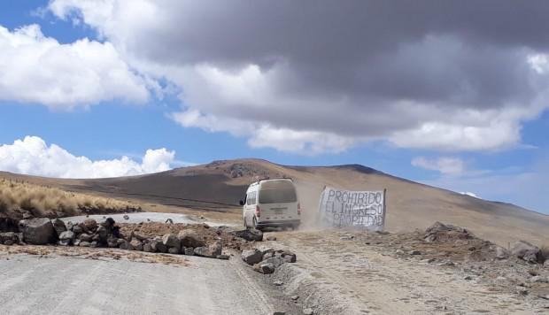 Según fuentes locales, los manifestantes exigen a empresa que instale una mesa de diálogo para renegociar el pago por la venta de sus terrenos (Foto: cortesía)