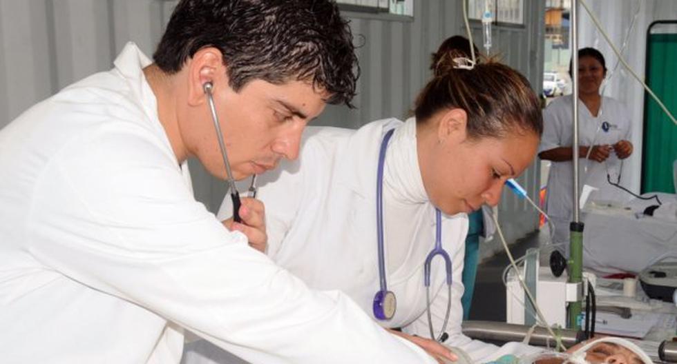 Con la comunicación 2.0, los médicos están presentes en redes sociales, blogs y páginas de internet para responder a las personas que estén interesadas en su servicio. (Foto: Andina)