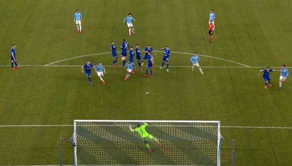 Leroy Sané efectuó la "ley del ex" en el Manchester City vs. Schalke. El joven atacante teutón ejecutó con solvencia un espectacular saque de falta. (Foto: captura de video)