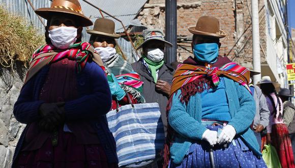 Gran cantidad de personas buscan ser beneficiadas con el segundo subsidio otorgado por el Gobierno (Foto: Carlos Mamani / AFP)