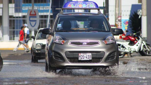 Ruptura de tubería de agua causa aniego en calles de Trujillo - 1