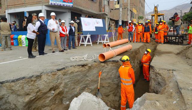 "No nos dejamos distraer, trabajamos siempre, todos los días, por eso estamos aquí", dijo PPK durante una actividad en San Juan de Lurigancho. (Foto: Presidencia)