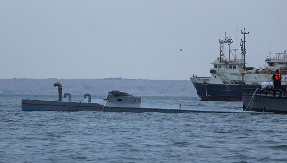 El narcosubmarino fue remolcado desde el domingo hacia las costas de Paita, adonde llegó el último miércoles a las 6:30 a.m. (Foto: Ralph Zapata)