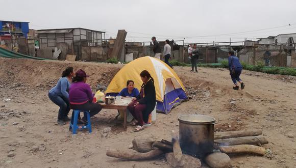 Más de 200 familias de la comunidad shipibo-conibo retornaron a Cantagallo esta madrugada tras denunciar que el MVCS anunció la cancelación del proyecto habitacional en la zona. (Foto: Rolly Reyna)