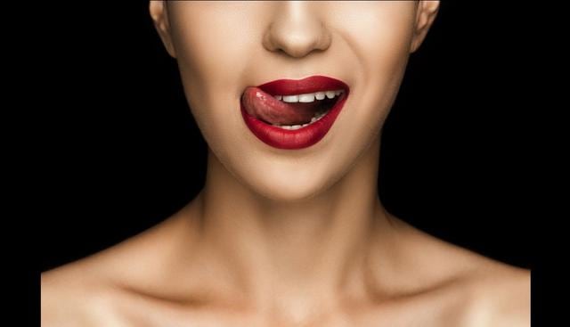Un lápiz labial de colores rojos burdeos es todo lo que necesitas para sacar a flote a tu vampiro interior. (Foto: Difusión)