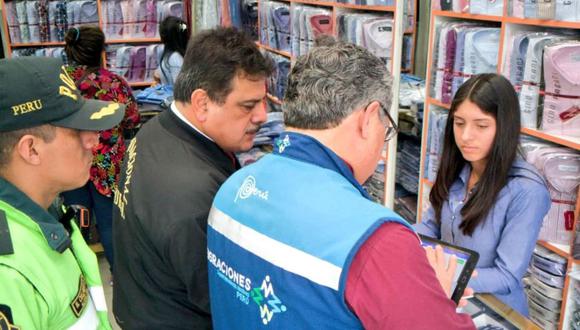 Operativo policial busca la verificación de situación migratoria de los extranjeros que trabajan en el emporio comercial. (Foto: Andina)