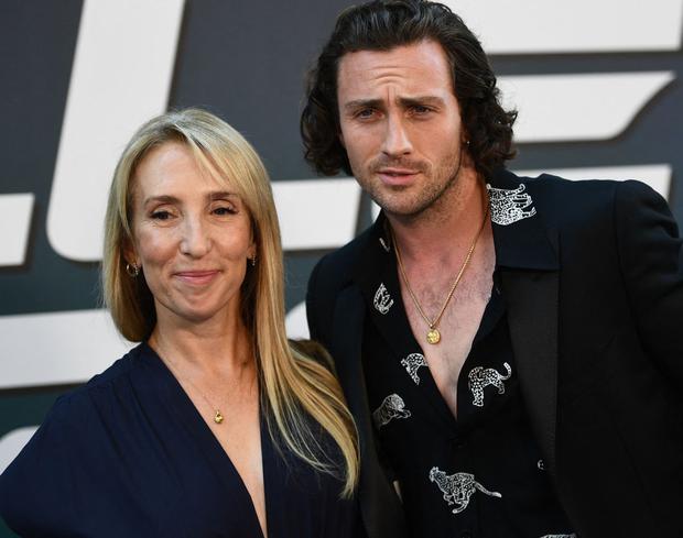 Aaron Taylor-Johnson with his wife, British filmmaker Sam Taylor-Johnson, during a preview of the film "Bullet Train" in Paris on July 18, 2022 (Photo: Christophe Archambault / AFP)
