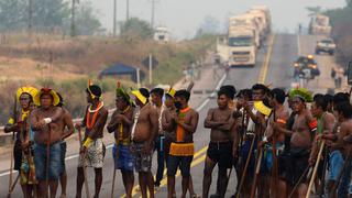 Brasil: indígenas de la Amazonía protestan en plena carretera por la falta de asistencia medica | FOTOS