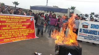 Trabajadores del Minsa quemaron ataúd con nombre del presidente de la región Callao