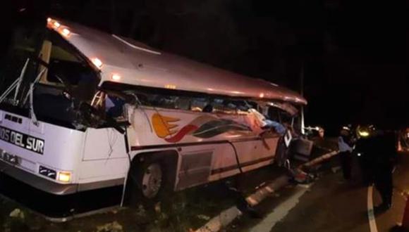 Accidente de tránsito entre tráiler y bus dejó 21 muertos en Guatemala. (Foto: Twitter Bomberos de Zacapa)